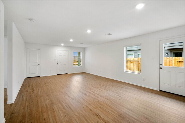 Photo - 104 Pine Bend Ct