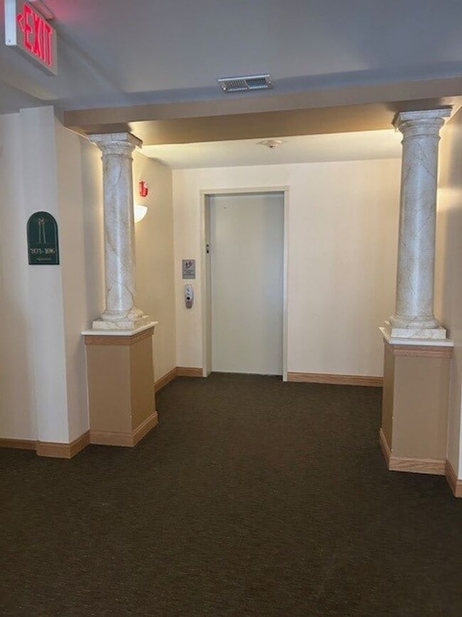 Photo - 2 Bedroom Harbor Park Condo - Just Blocks From the Lake