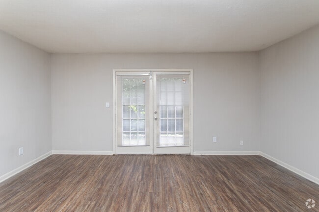 1BR, 1BA - 750SF