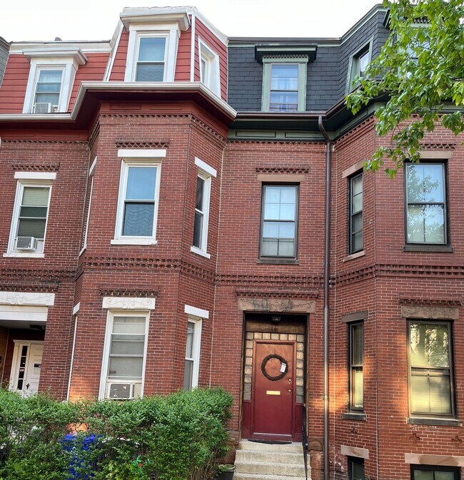 Apartment on 1st floor - 12 Wigglesworth St Apartments Unit 1