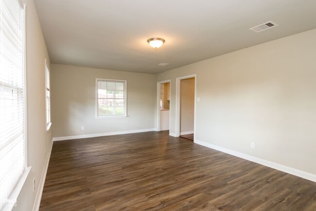 Photo - Broadway 2556-2558 Unit 2558