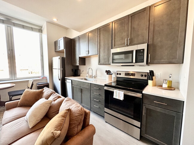 Photo - 333 W State St Unidad ID1379059P