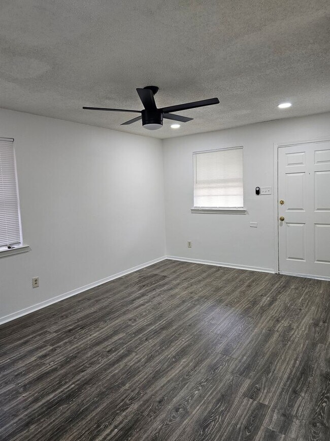 Photo - 4 bedroom 1 bath home for lease