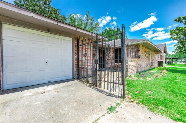 Photo - 10546 Pleasanton Dr