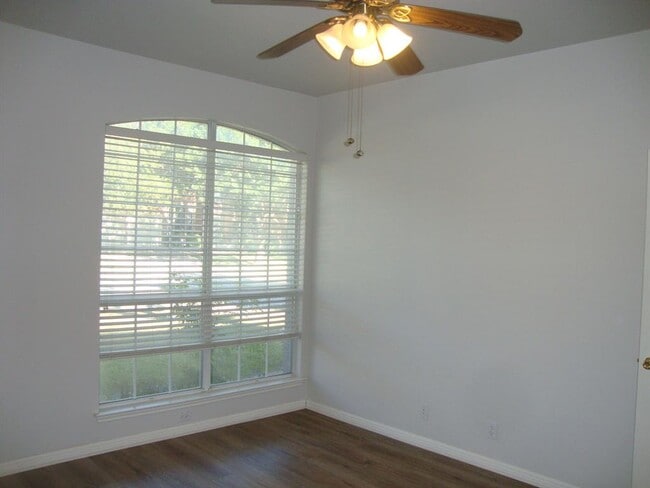 Photo - 503 Ambrose Dr