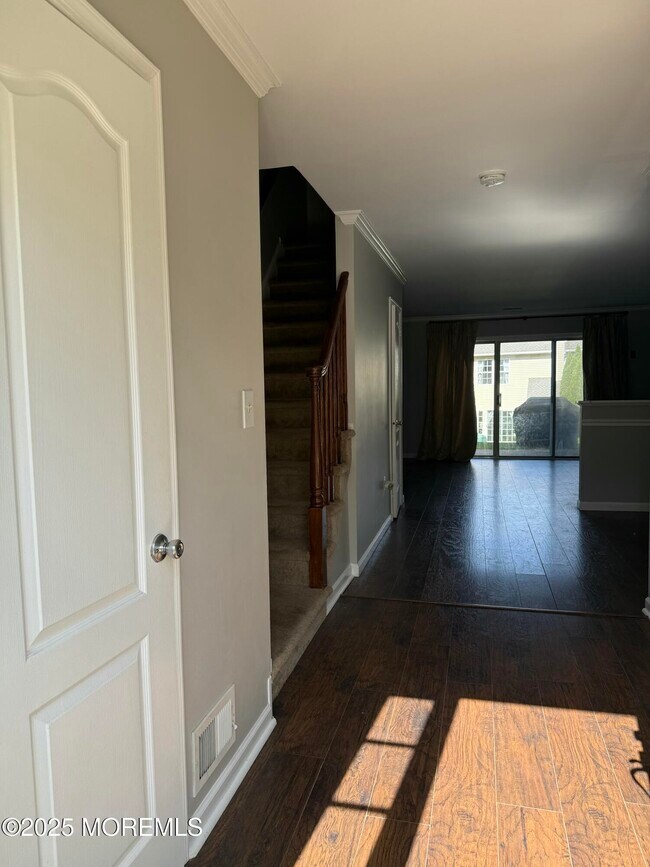 Photo - 52 Aberdare Ct