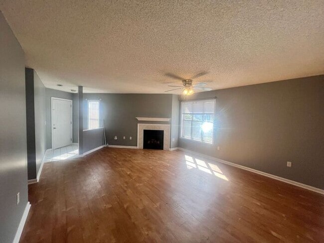 Building Photo - RENT SPECAIL*** $1495.Breezewood Condo, 2 Brd/2bath Screen Porch! LVP wood flooring, Center of Wi... Unit Apt 101