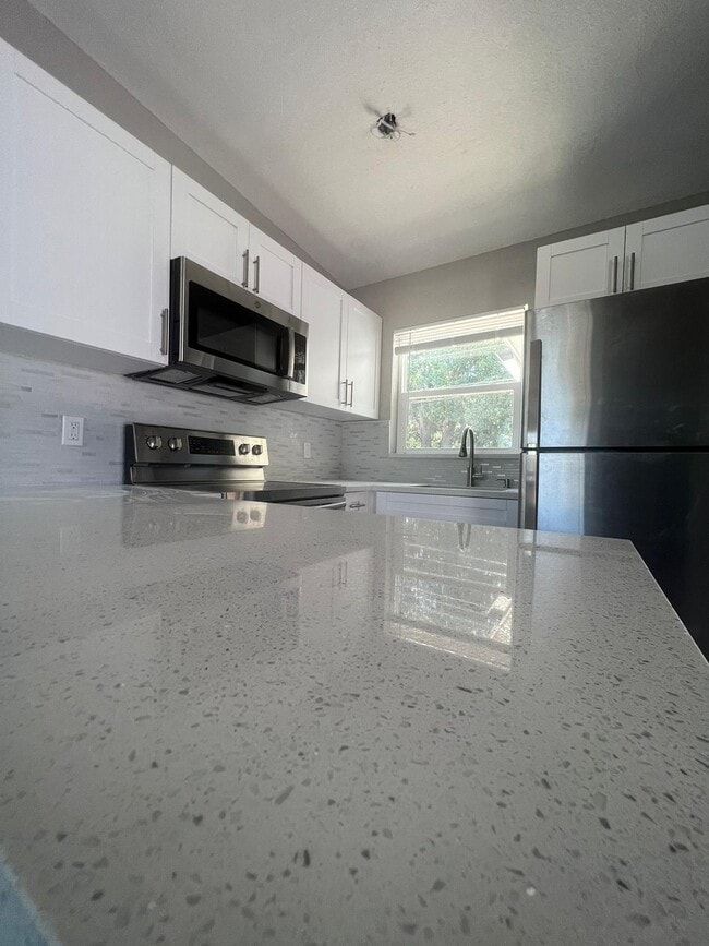 Photo - 550 Seagrape Rd