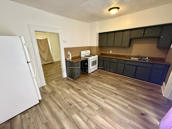 Photo - 895 Beardsley St
