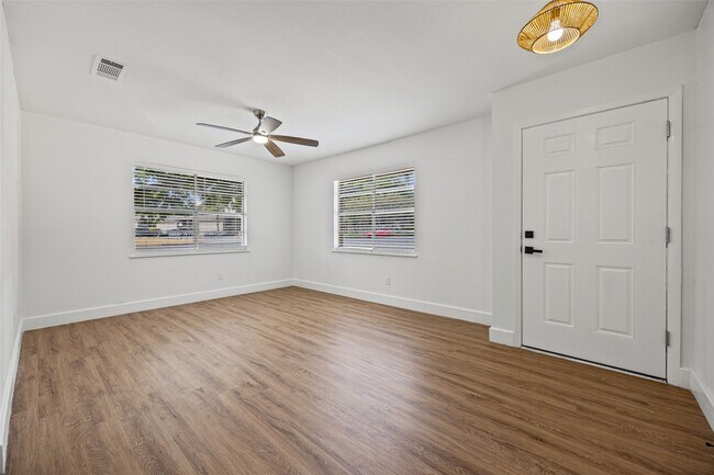 2804 St Edwards Cir