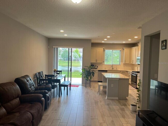 Photo - 393 Evertree Loop