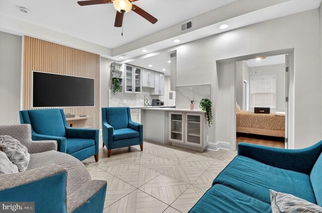 Building Photo - 1919 19th St NW Unit 302