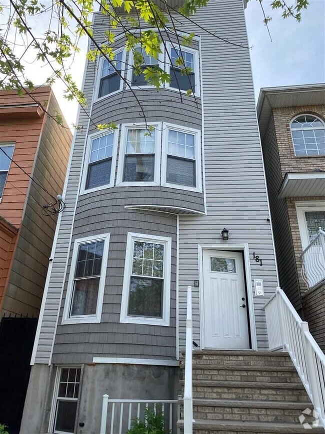 Building Photo - 181 Clerk St Unit 1 Rental