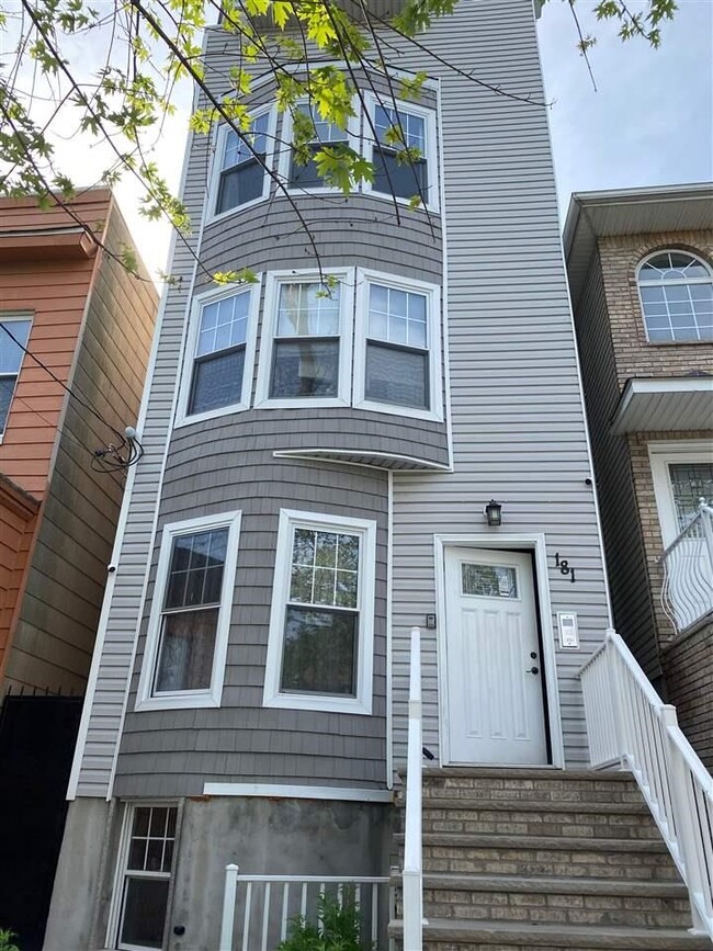 Photo - 181 Clerk St Unidad 1 Rental