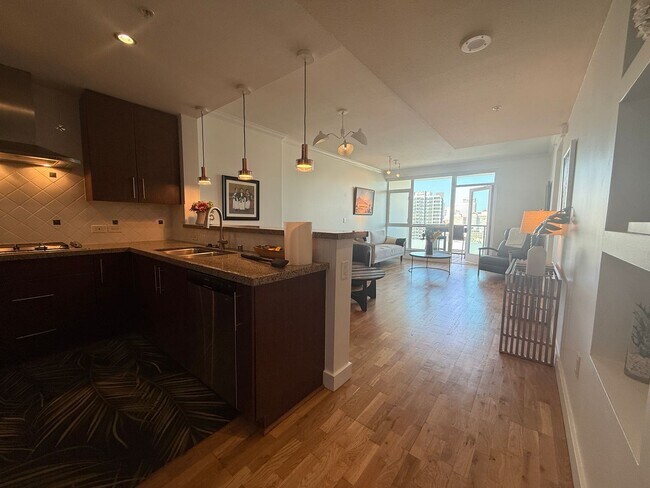 Photo - Upscale 2 Bed 2 Bath with Floor-to-Ceiling Windows and Stunning City Views Unidad 1701