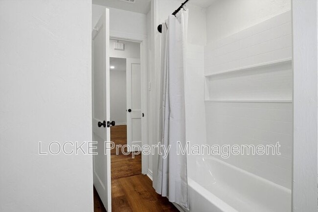 Photo - 410 McCarty St