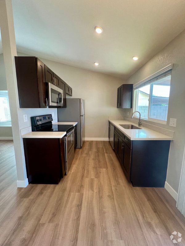 Building Photo - 2856 E Impala Ave Rental