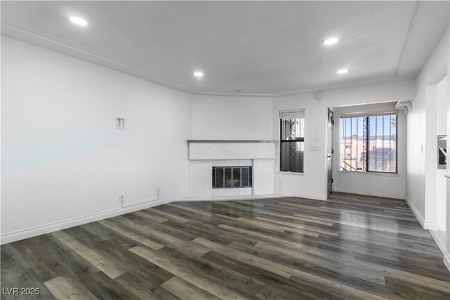 Building Photo - 2200 Venus Ave Unit C Rental