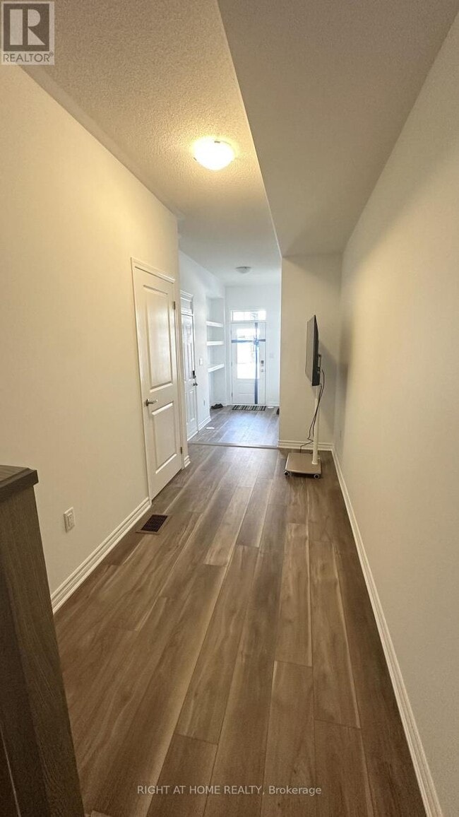 Photo - 8 Walcott Cres
