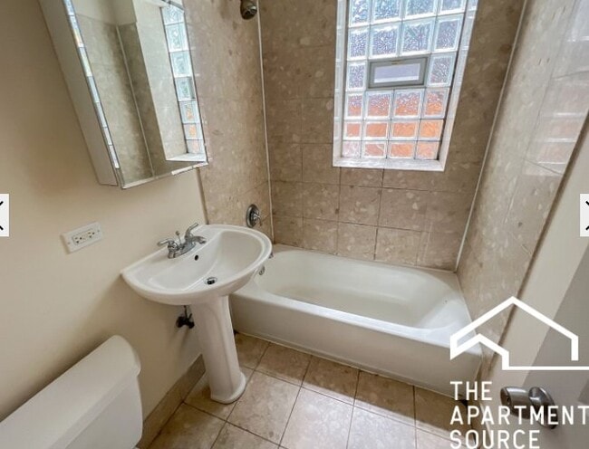 Photo - 1216 W Waveland Ave Unidad 3