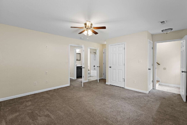 Photo - Tri Level townhome