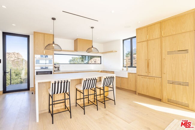 Photo - 32180 Mulholland Hwy