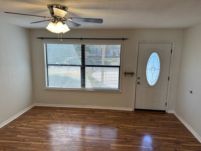 Photo - 2110 Glenwood Dr