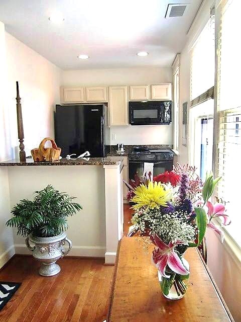 Building Photo - 2902 Porter St NW Unit #33