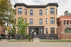 Building Photo - 1037 W Diversey Pkwy Rental