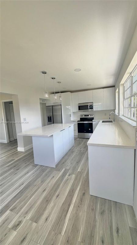 Photo - 8350 SW 32nd St