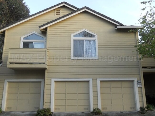 Photo - Available now 2 Bedrooms 2 Bathrooms Townh...