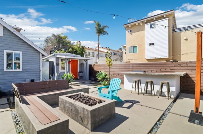 Building Photo - Experience Coastal Living - Charming Studio Cottage Just a Stroll from Ocean Beach! Unit 5137 - 01