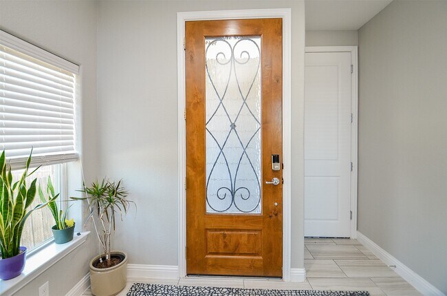 Photo - 1223 W 19th St