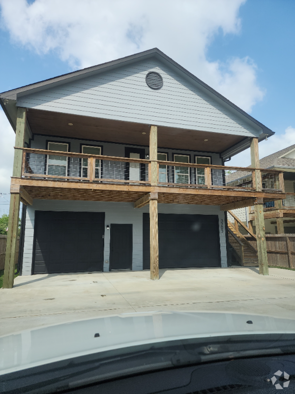 Building Photo - 3705 Oakview St Rental