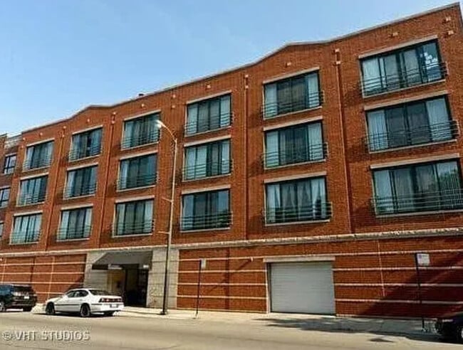 Building Photo - 2011 W Belmont Ave Unit 308 Rental