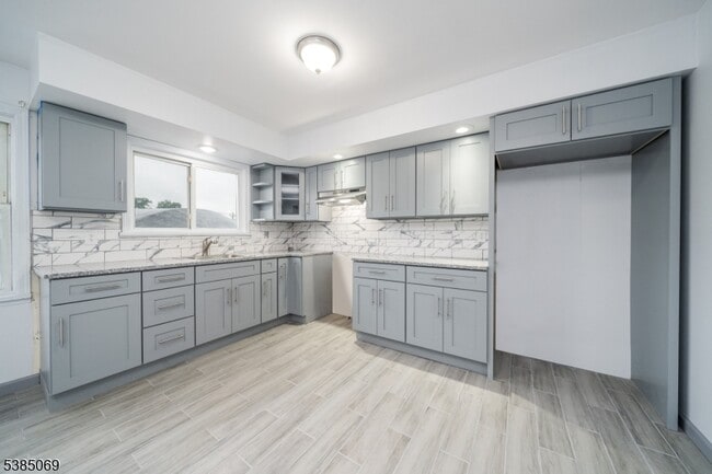 Building Photo - 1126 Wheatsheaf Rd Unit 2 Rental