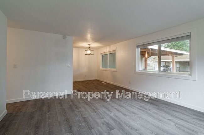 Photo - 4325 E 17th St