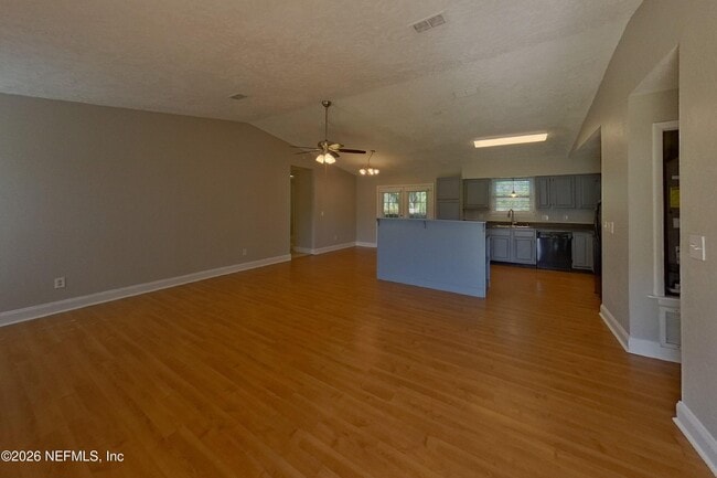 Photo - 554 Peregrine Ct