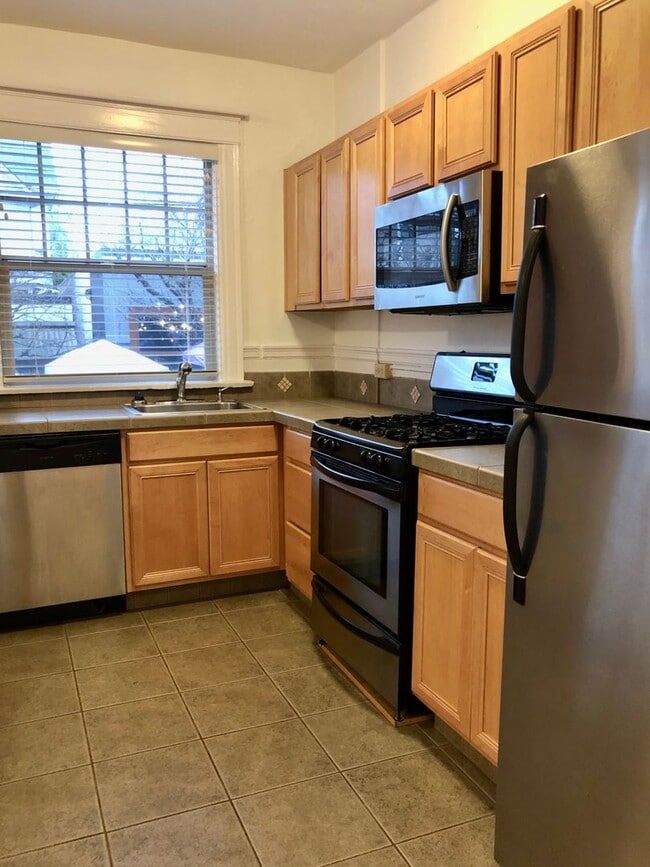 Photo - Cozy Nob Hill 1bd - Walk Everywhere! Gas Fireplace, Bonus Storage, Most Utilities Included! Unit 104