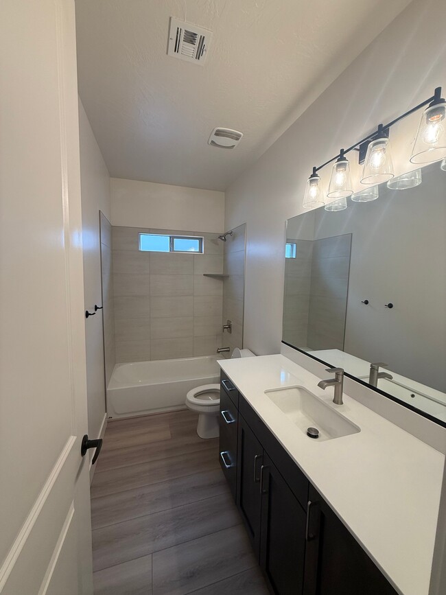 Photo - 276 S 1930 W