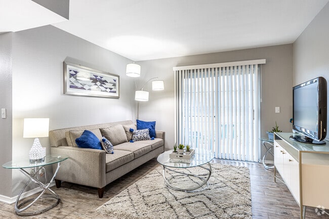 2BR, 2BA - 900SF - Fairway Hills Apartments