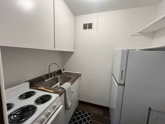 Photo - Pinewood Apartments