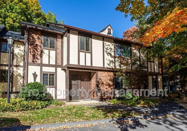 Building Photo - 28 Andover Ct