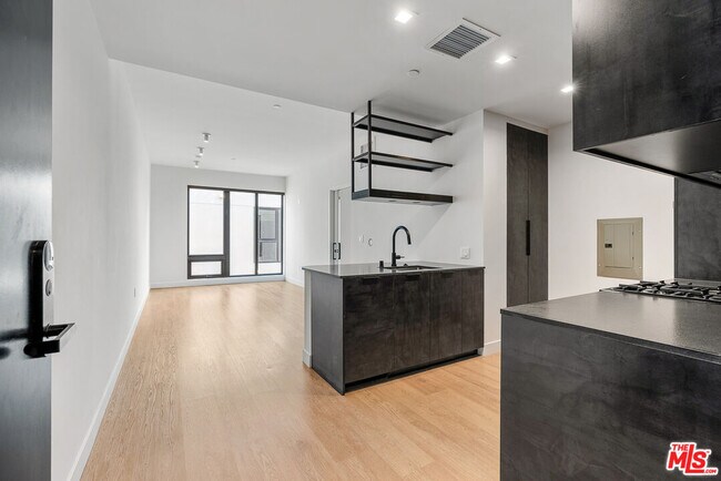 Building Photo - 10700 Tabor St Unit PH21 Rental