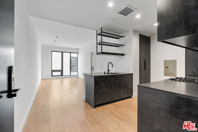 Building Photo - 10700 Tabor St Unit PH21 Rental