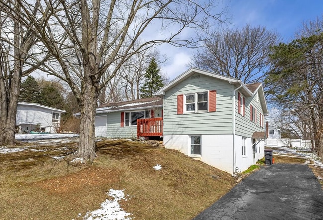 Building Photo - Charming 2 Bedroom in Overlook Heights