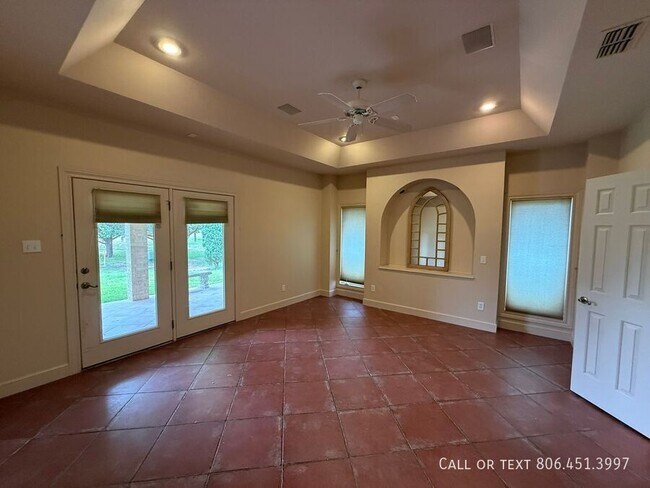 Photo - 2707 Regis St