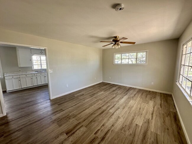 Photo - 544 N 7th Pl