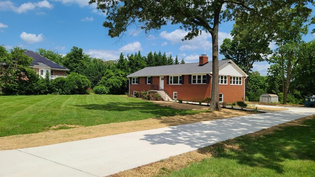 Building Photo - 7 Cedar Dr