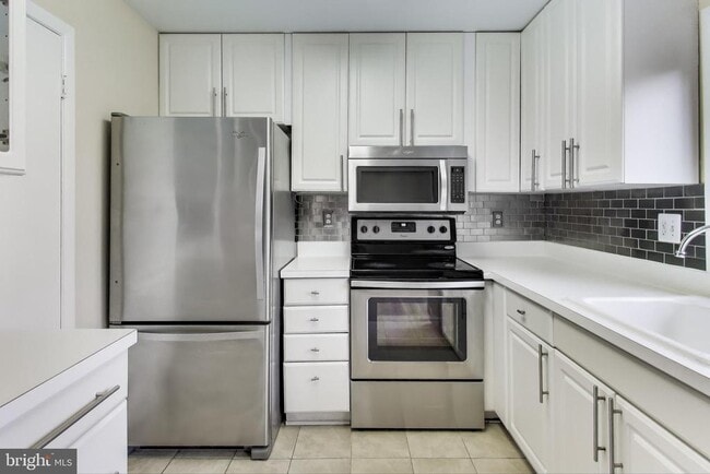 Building Photo - 9040 Centerway Rd